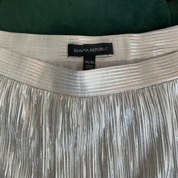 Banana Republic Silver pleated midi skirt - Picture 3 of 5